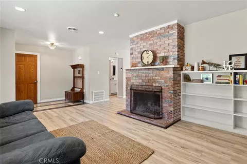 Living - 997 E 16th, Chico, CA 95928 photo 3 of 6