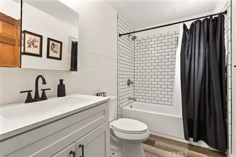 Bath - 997 E 16th, Chico, CA 95928 photo 2 of 5