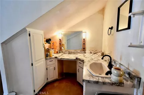 Bath - 602 Lane St, Yreka, CA 96097 photo 4 of 6