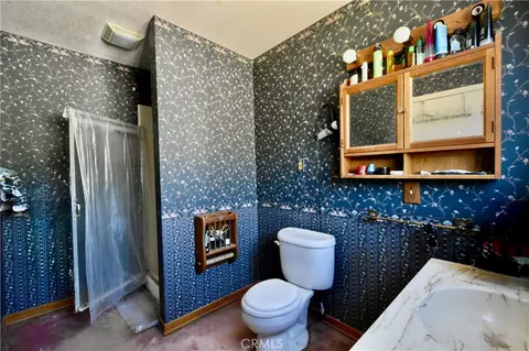 Bath - 602 Lane St, Yreka, CA 96097 photo 1 of 6
