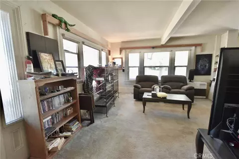 Living - 602 Lane St, Yreka, CA 96097 photo 2 of 2