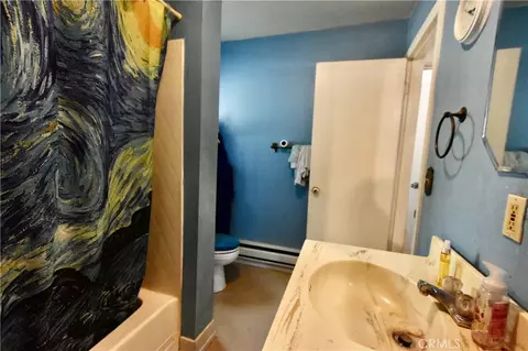 Bath - 602 Lane St, Yreka, CA 96097 photo 5 of 6