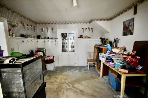 Entry Way - 602 Lane St, Yreka, CA 96097 photo 3 of 8
