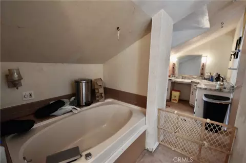 Bath - 602 Lane St, Yreka, CA 96097 photo 3 of 6