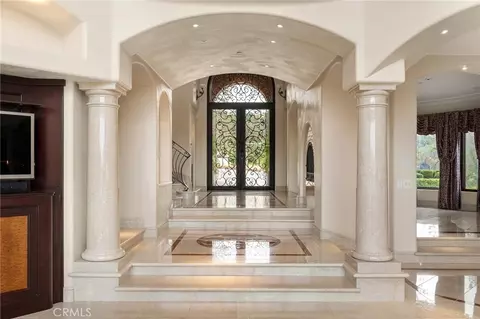 Entry Way - 876 Whispering Winds, Chico, CA 95928 photo 2 of 14