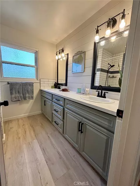 Bath - 1163 E 8th, Chico, CA 95928 photo 4 of 5