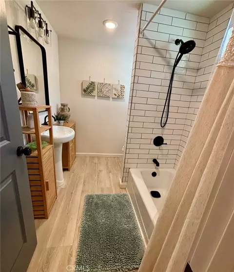 Bath - 1163 E 8th, Chico, CA 95928 photo 1 of 5