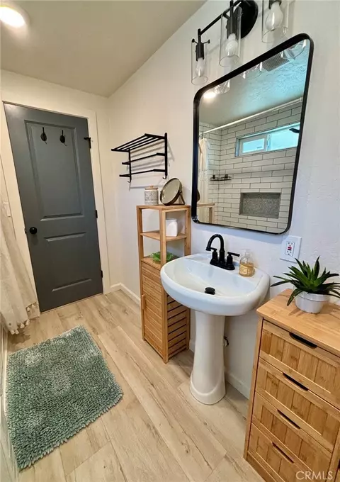 Bath - 1163 E 8th, Chico, CA 95928 photo 2 of 5