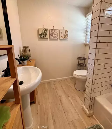 Bath - 1163 E 8th, Chico, CA 95928 photo 3 of 5