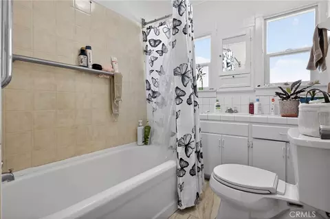 Bath - 709 Lane St, Yreka, CA 96097 photo 6 of 6