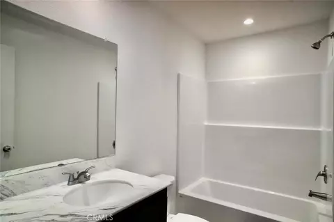 Bath - 643 5th St, Willows, CA 95988 photo 1 of 1