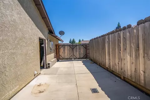 Exterior - 1950 Gentry Way, Red Bluff, CA 96080 photo 4 of 24