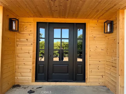 Entry Way - 7460 Redlands Ave, Gerber, CA 96035 photo 2 of 2