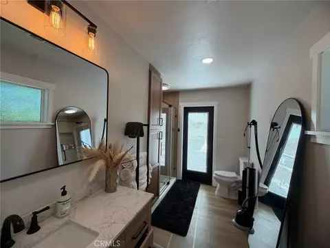 Bath - 7460 Redlands Ave, Gerber, CA 96035 photo 3 of 5