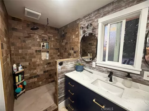 Bath - 7460 Redlands Ave, Gerber, CA 96035 photo 2 of 5