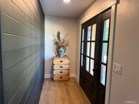 Entry Way - 7460 Redlands Ave, Gerber, CA 96035 photo 1 of 2