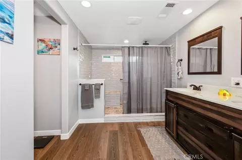 Bath - 28 E Mill St, Orland, CA 95963 photo 2 of 4