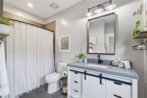 Bath - 3016 Grape Way, Chico, CA 95973 photo 6 of 7