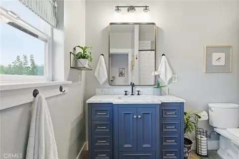 Bath - 3016 Grape Way, Chico, CA 95973 photo 5 of 7