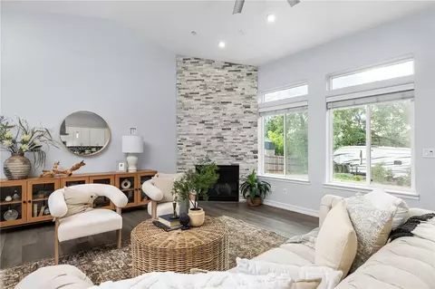 Living - 231 Redbud Dr, Paradise, CA 95969 photo 1 of 2