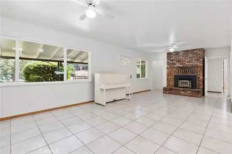Living - 3306 Keefer, Chico, CA 95973 photo 6 of 10