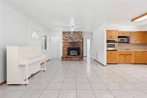 Living - 3306 Keefer, Chico, CA 95973 photo 2 of 10
