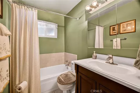 Bath - 905 First Ave, Willows, CA 95988 photo 1 of 4