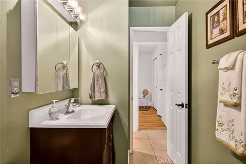 Bath - 905 First Ave, Willows, CA 95988 photo 2 of 4