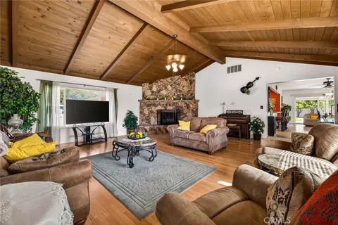Living - 905 First Ave, Willows, CA 95988 photo 1 of 4