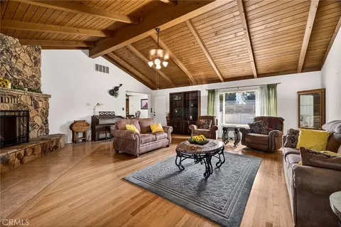 Living - 905 First Ave, Willows, CA 95988 photo 2 of 4