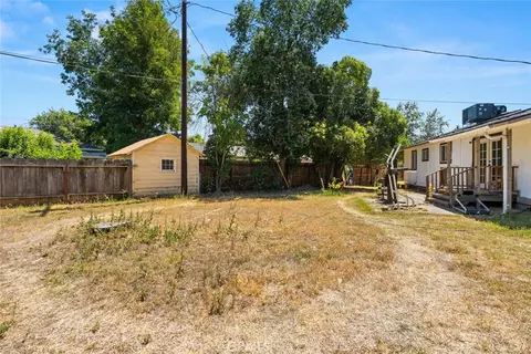 Exterior - 30 Mcglynn Dr, Red Bluff, CA 96080 photo 7 of 11