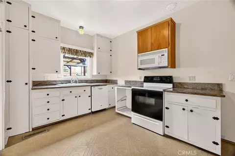 Kitchen - 222 N Lassen St, Willows, CA 95988 photo 2 of 2