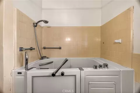 Bath - 222 N Lassen St, Willows, CA 95988 photo 2 of 4