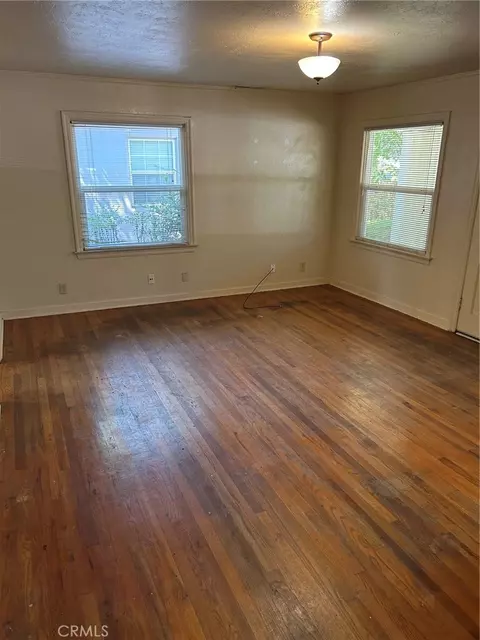 Living - 183 E Washington Ave, Chico, CA 95926 photo 2 of 3
