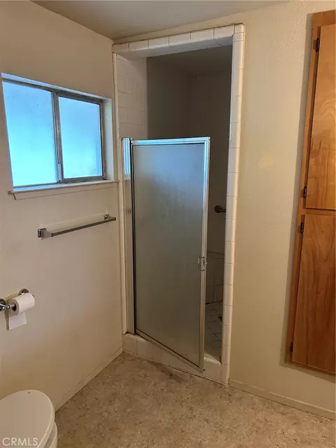 Bath - 183 E Washington Ave, Chico, CA 95926 photo 1 of 3