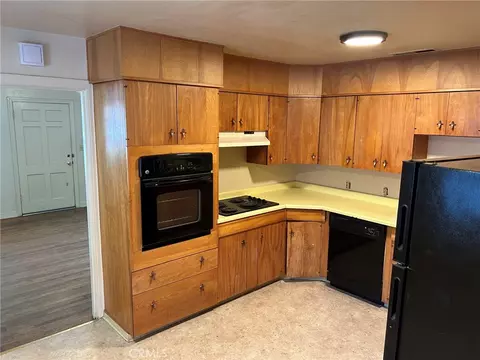 Kitchen - 183 E Washington Ave, Chico, CA 95926 photo 2 of 2