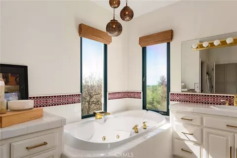 Bath - 3 Hill Oak Cmns, Chico, CA 95928 photo 5 of 5