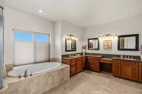 Bath - 10197 Lott Rd, Durham, CA 95938 photo 1 of 5