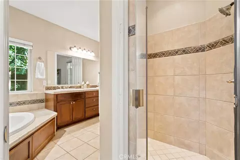 Bath - 473 Windham Way, Chico, CA 95973 photo 3 of 5