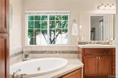 Bath - 473 Windham Way, Chico, CA 95973 photo 2 of 5
