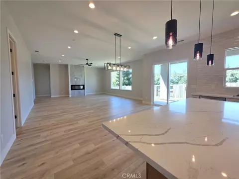 Living - 1 Stepping Stone Ct, Oroville, CA 95966 photo 2 of 4