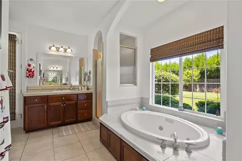 Bath - 424 Windham Way, Chico, CA 95973 photo 2 of 5