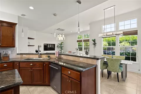 Kitchen - 424 Windham Way, Chico, CA 95973 photo 2 of 9