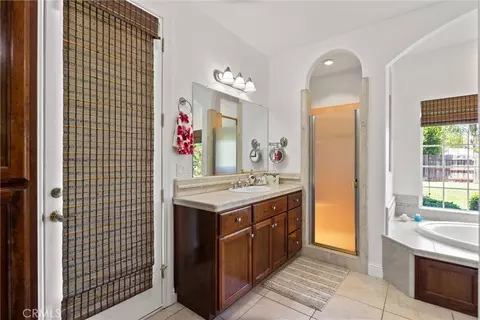 Bath - 424 Windham Way, Chico, CA 95973 photo 3 of 5