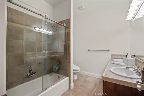Bath - 424 Windham Way, Chico, CA 95973 photo 4 of 5