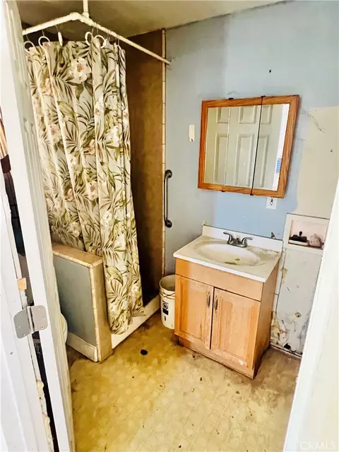Bath - 5524 E Commercial, Chico, CA 95973 photo 1 of 1