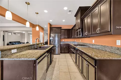 Kitchen - 69 Abbott Cir, Chico, CA 95973 photo 4 of 7