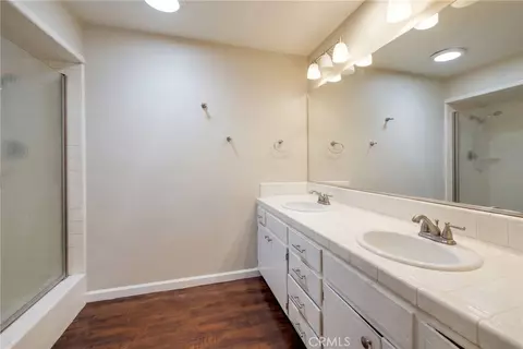 Bath - 11 Greenview Cir, Chico, CA 95928 photo 2 of 7