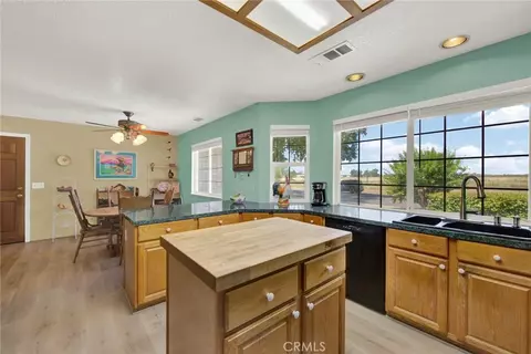 Kitchen - 1880 Inghram, Corning, CA 96021 photo 6 of 10