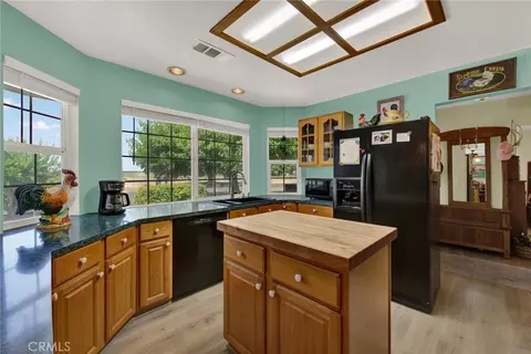 Kitchen - 1880 Inghram, Corning, CA 96021 photo 4 of 10